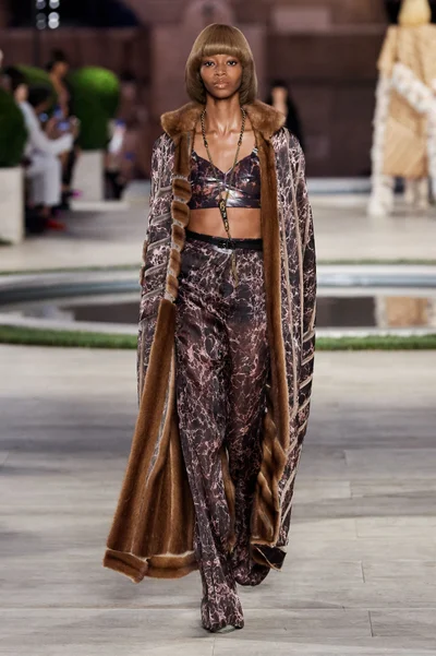 Look 10